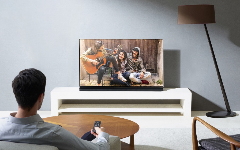 M01A_Control-with-your-TV-Remote_SJ8_D_01.jpg